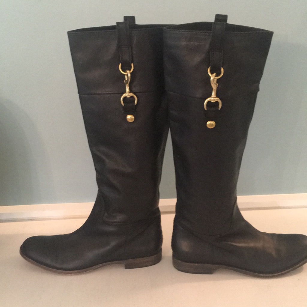 Stunning Coach Leather Chain Boots Size 7